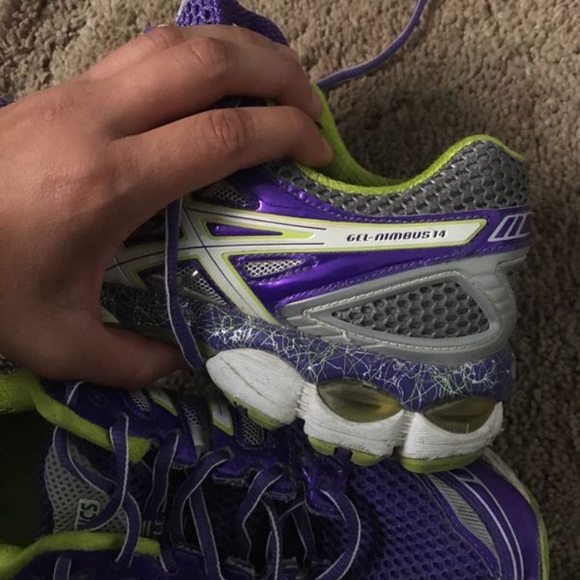 Women’s ASICS running shoes size 8.5 - Picture 2 of 3